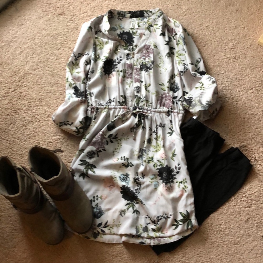 Gorgeous tunic nwot. Make an offer. Babies coming and I need room!